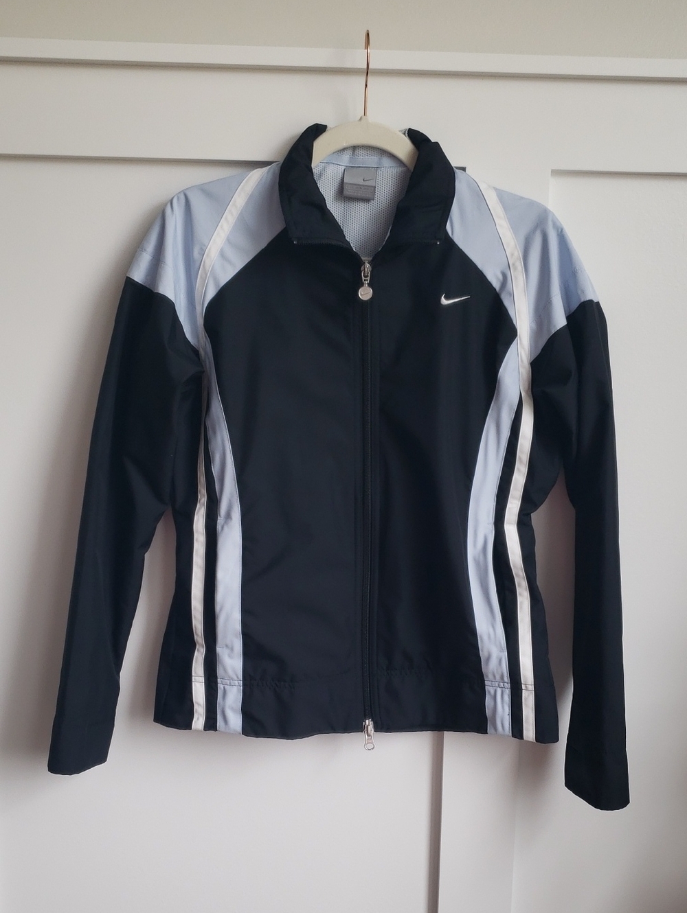 Nike Women's Black and Light Blue Zip Athletic Jacket